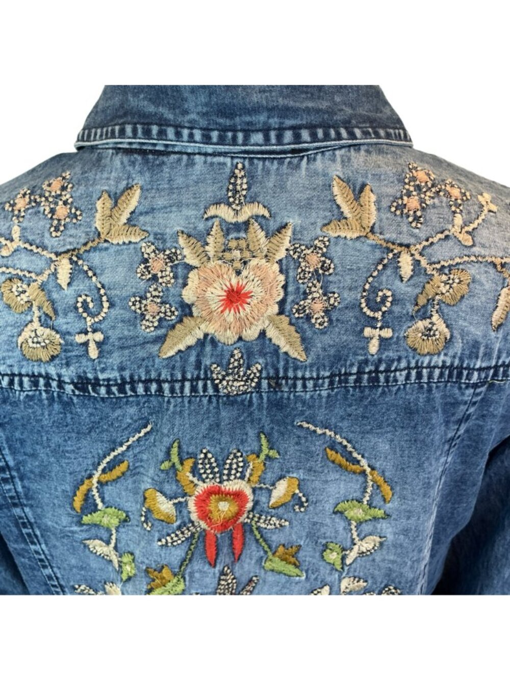 Lola P. Embroidered Cotton Denim Button-Up Shirt Womens Size Medium Blue - Picture 4 of 9